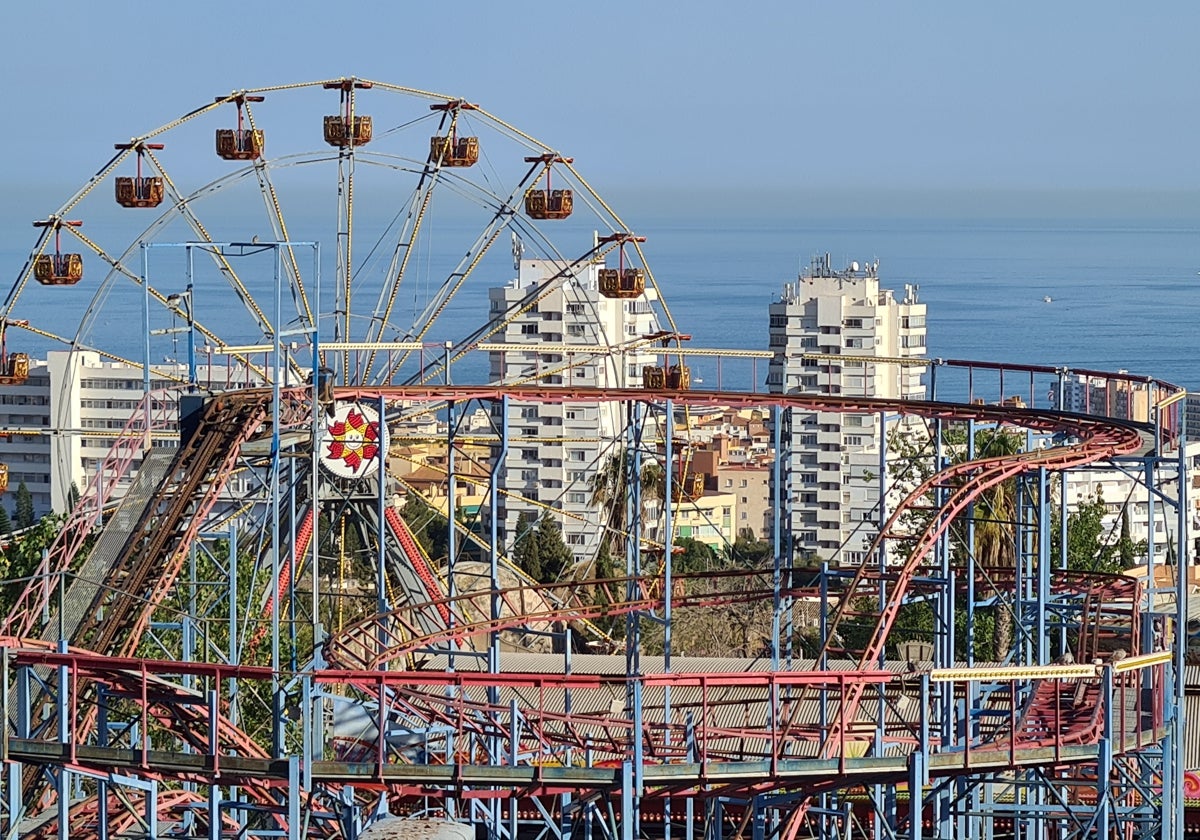 Vista de las atracciones y el logo de Tívoli.