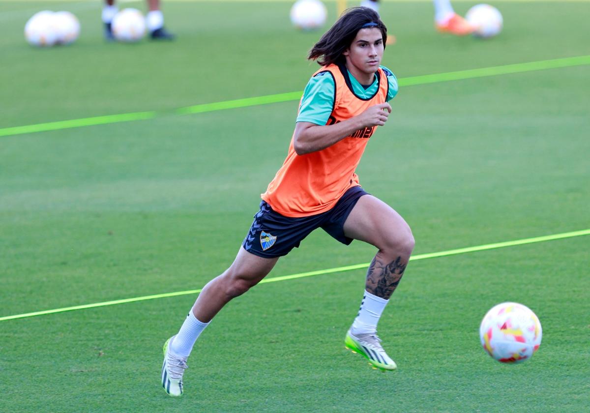 El canterano del Málaga, Álex Calvo, en un entrenamiento reciente.