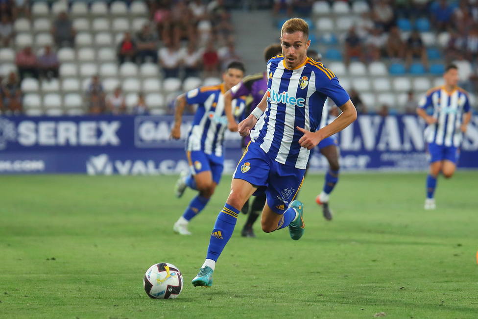 Juan Hernández en un partido con la Ponferradina.