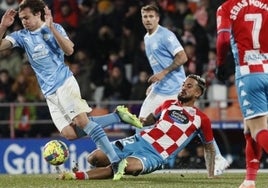 Zé Ricardo, en una entrada por detrás, en un partido con el Lugo ante el Ibiza.