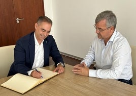 Reunión entre los alcaldes de Benalmádena y Estepona.