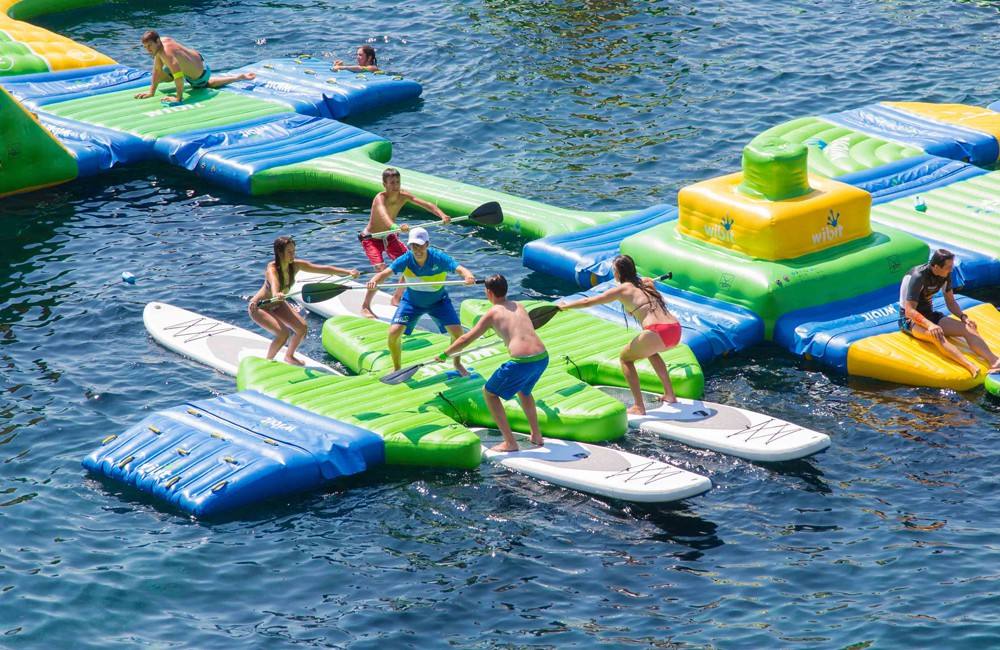 Imágenes de los parques acuáticos flotantes que gestiona la empresa Costa Water Park en la provincia de Málaga: en Benalmádena, Fuengirola y Puerto Banús.