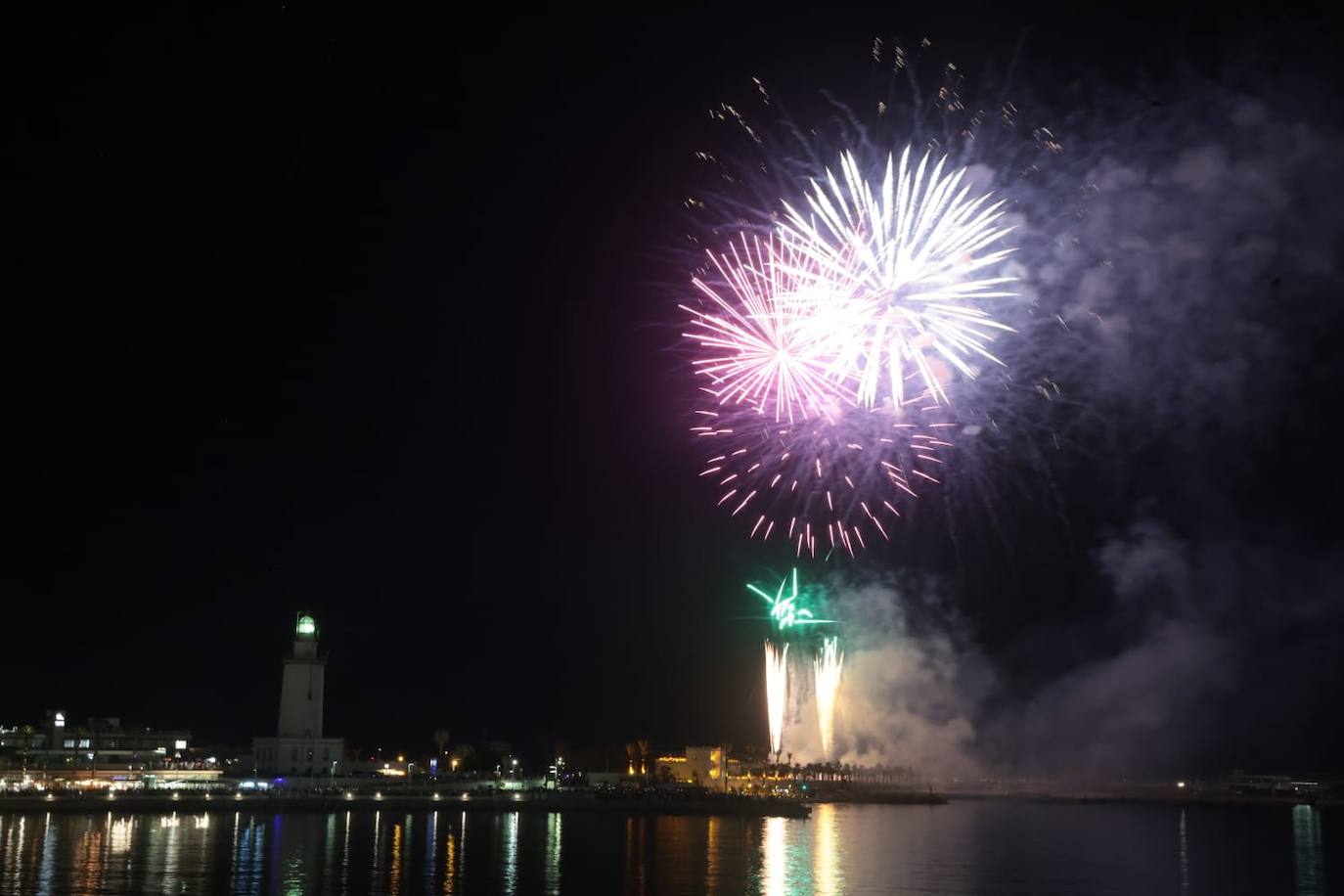 Un espectáculo de drones y los fuegos artificiales abren la Feria de Málaga 2023