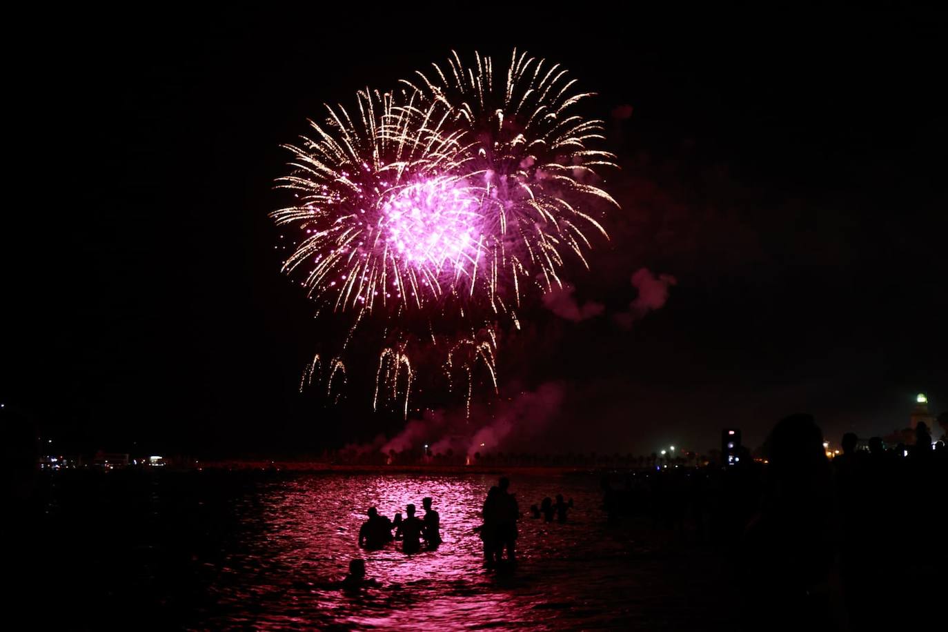 Un espectáculo de drones y los fuegos artificiales abren la Feria de Málaga 2023