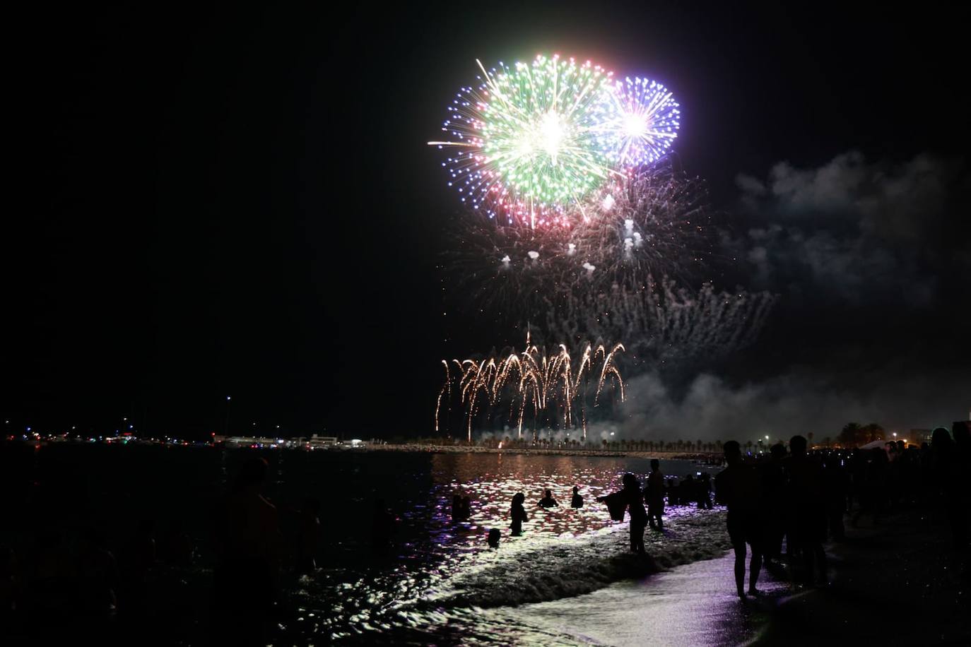 Un espectáculo de drones y los fuegos artificiales abren la Feria de Málaga 2023