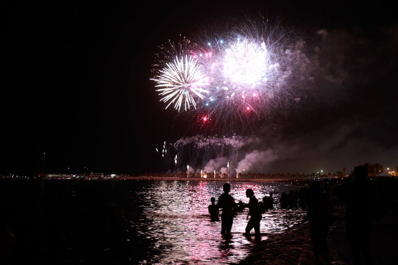 Un espectáculo de drones y los fuegos artificiales abren la Feria de Málaga 2023