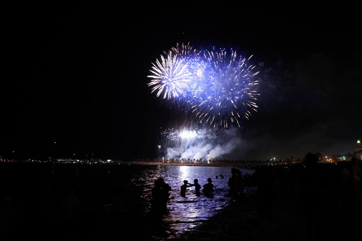 Un espectáculo de drones y los fuegos artificiales abren la Feria de Málaga 2023