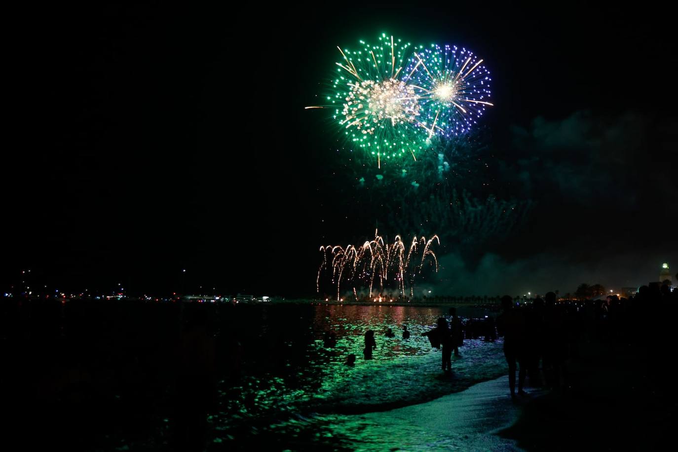 Un espectáculo de drones y los fuegos artificiales abren la Feria de Málaga 2023