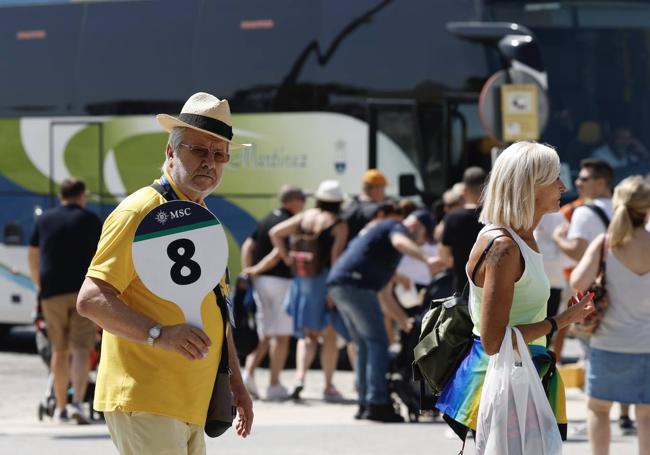 Cruceristas que este domingo llegaron a Málaga.