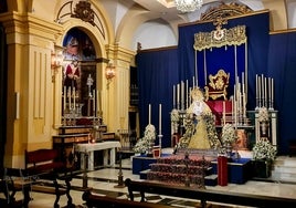 La Virgen de la Paloma, en el altar efímero instalado para su festividad.