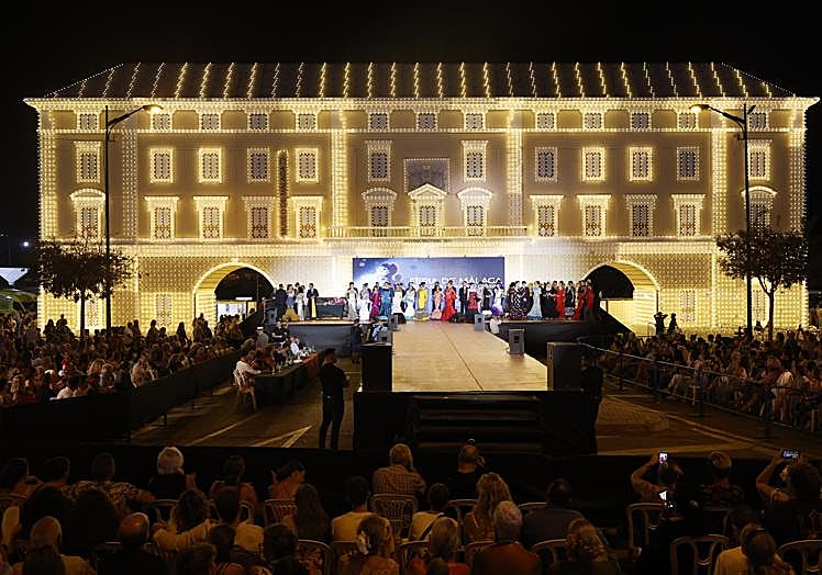 Imagen principal - María Pozo y Mateo Cabello, los más guapos de la fiesta malagueña