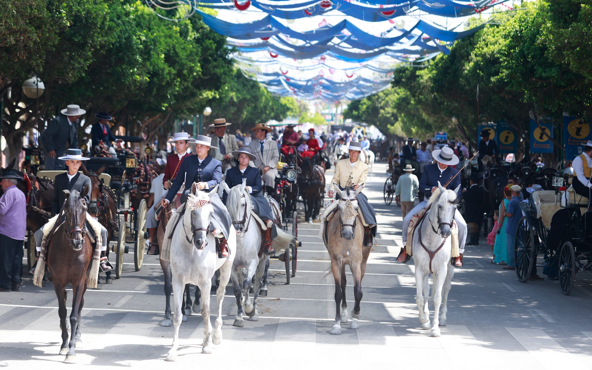 Las mejores imágenes del martes festivo en la Feria de Málaga