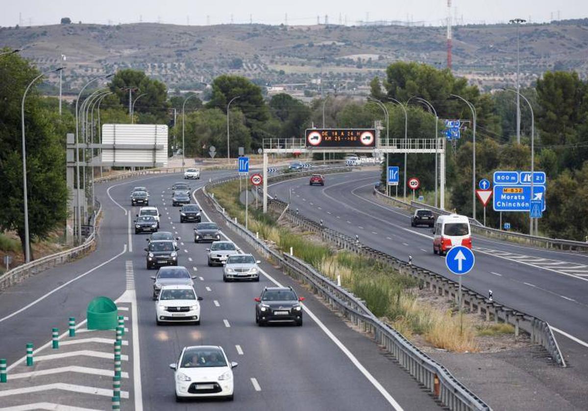 Vehículos en una carretera durante la operación retorno este martes.