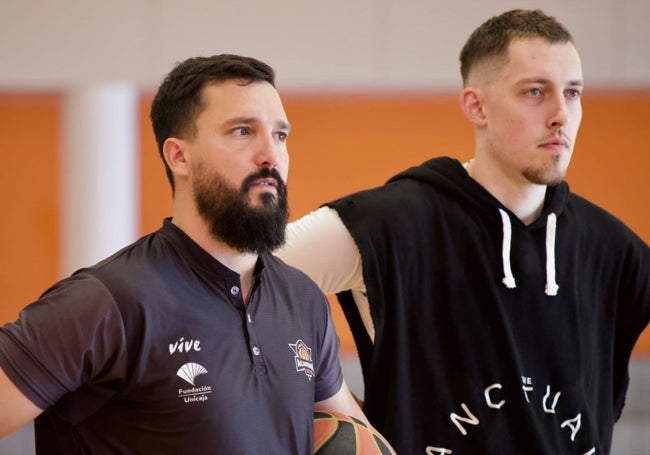 Alfonso Sánchez y Kyle Wiltjer, durante un entrenamiento.