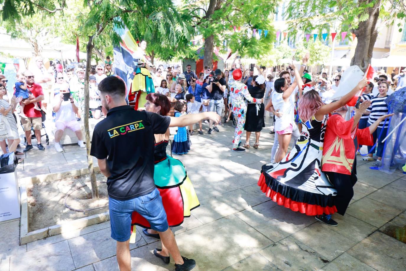 Pasacalles en la feria de los niños