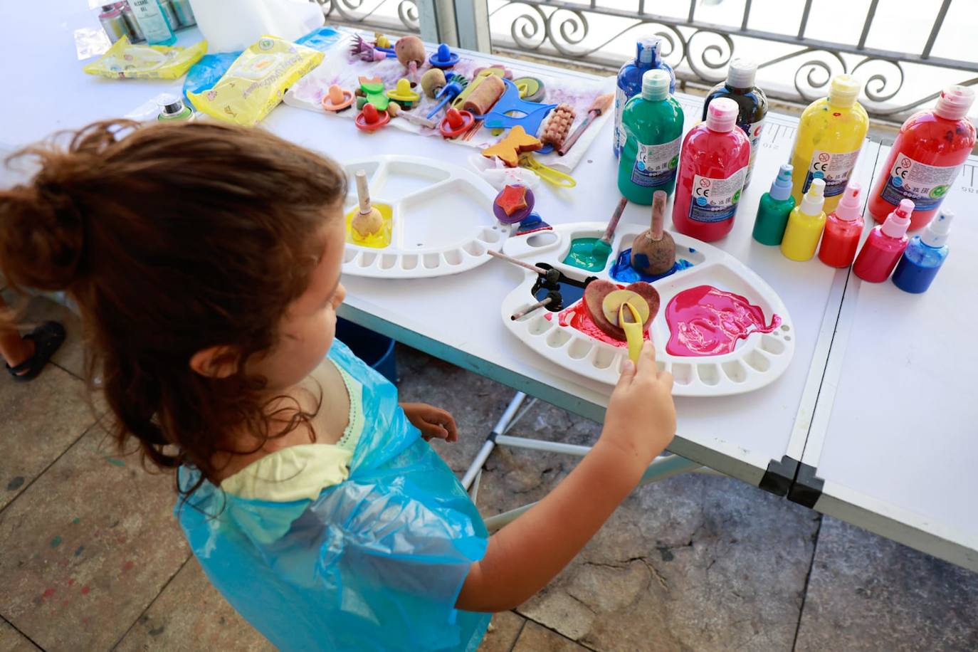 Pasacalles en la feria de los niños