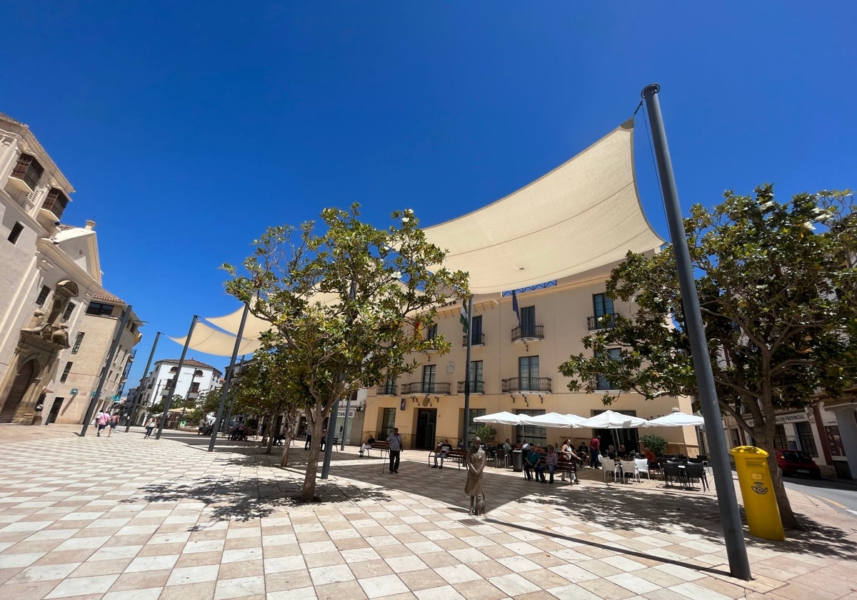 Fachada principal del Ayuntamiento de Vélez-Málaga en la céntrica plaza de Las Carmelitas.