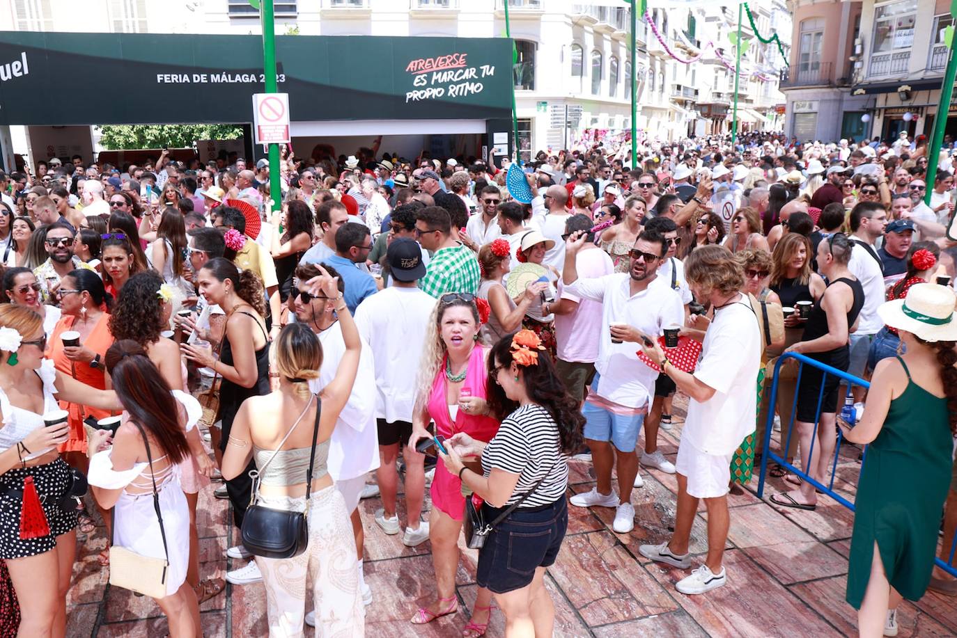 La plaza de la Constitución, con mucha gente con ganas de fiesta.