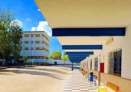 La subasta del emblemático Colegio San José de Campillos, que no tiene un precio de salida, se encuentra abierta en una web de subastas hasta final de agosto.