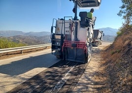 Imagen de los trabajos en la carretera provincial de la Axarquía.