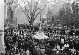 Procesión de vuelta al Santuario tras la celebración de un solemne triduo en la Catedral, posiblemente en los años cuarenta.