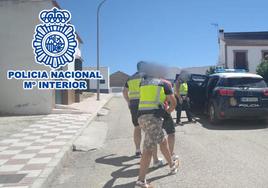 Detenidos en Antequera por robos en casas: usaban hilo de pegamento para comprobar que estaban vacías