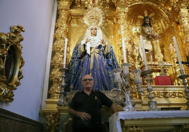 Juan Rosén, en la actualidad, ante los titulares de la Cofradía de los Gitanos.