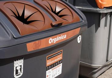 El Económico - Sagunto vuelve a repartir cubos marrones para el reciclaje  de la basura orgánica
