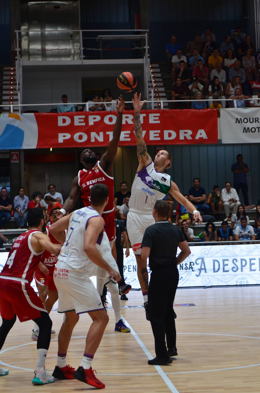 El Unicaja-Benfica de la final del Torneo EncestaRías, en imágenes