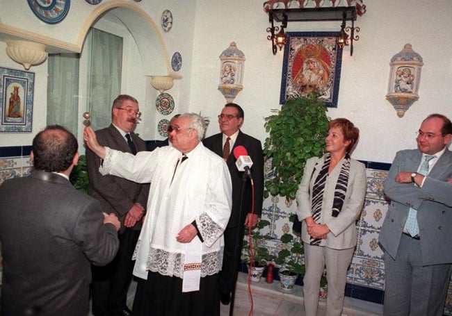 Momento de la bendición del último taller de Juan Rosén.