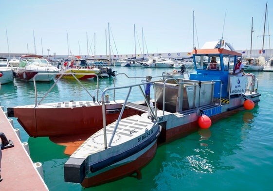 Embarcaciones de limpieza del litoral.