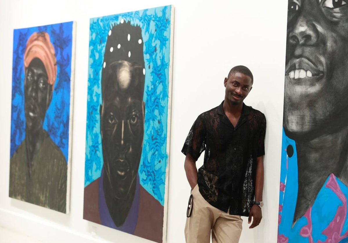 El artista nigeriano Atanda Quadri Adebayo, en la presentación de su muestra en el CAC Málaga.