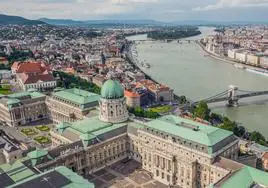 Vista aérea de Budapest, atravesada por el Danubio.