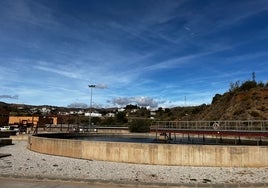 Imagen de la estación depuradora de Rincón de la Victoria, que aportará tres hectómetros cúbicos para el regadío de la Axarquía.