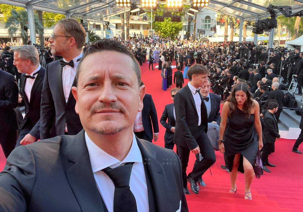 El malagueño José Alba, en la alfombra roja del Festival de Cannes donde presentó 'Cerrar los ojos'.