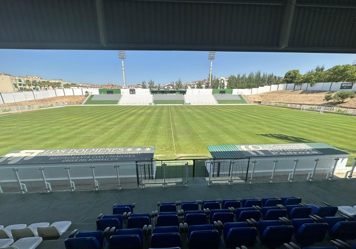 Panorámica del estadio El Maulí del Antequera.