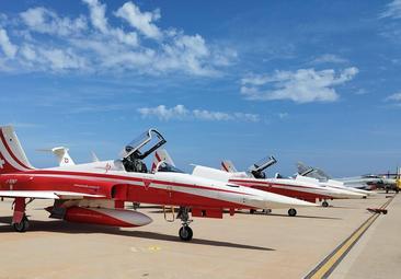 La Patrouille Suisse, la espectacular formación que debuta en el festival aéreo de Torre del Mar