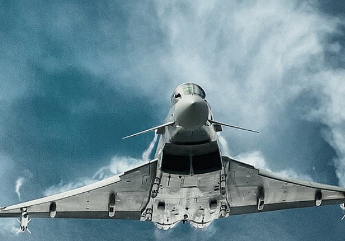 El Eurofighter y las patrullas Aspa y Águila, el tridente del Ejército del Aire que deleita en el festival de Torre del Mar