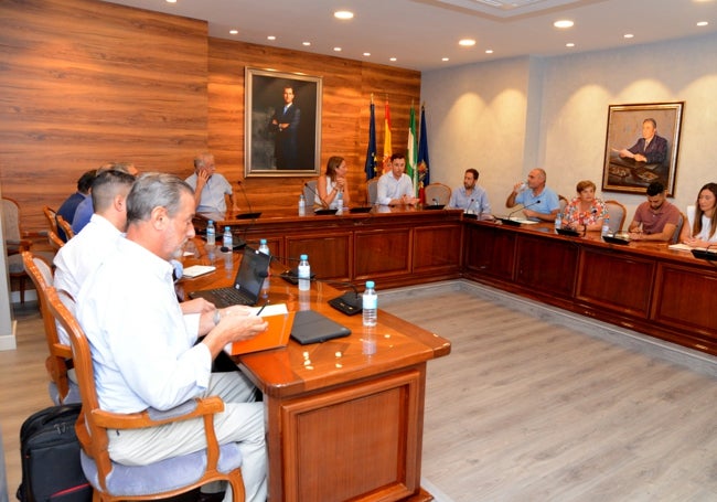 Imagen de la reunión que ha tenido lugar este miércoles en el Ayuntamiento de Torrox.