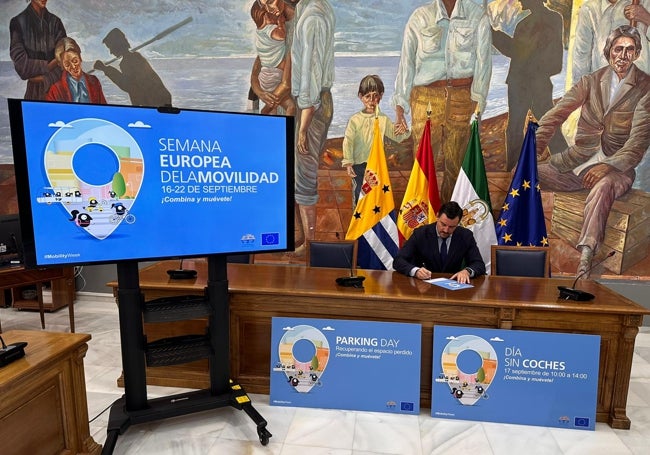 Acto de firma de la adhesión del Ayuntamiento a la Semana Europea de la Movilidad.