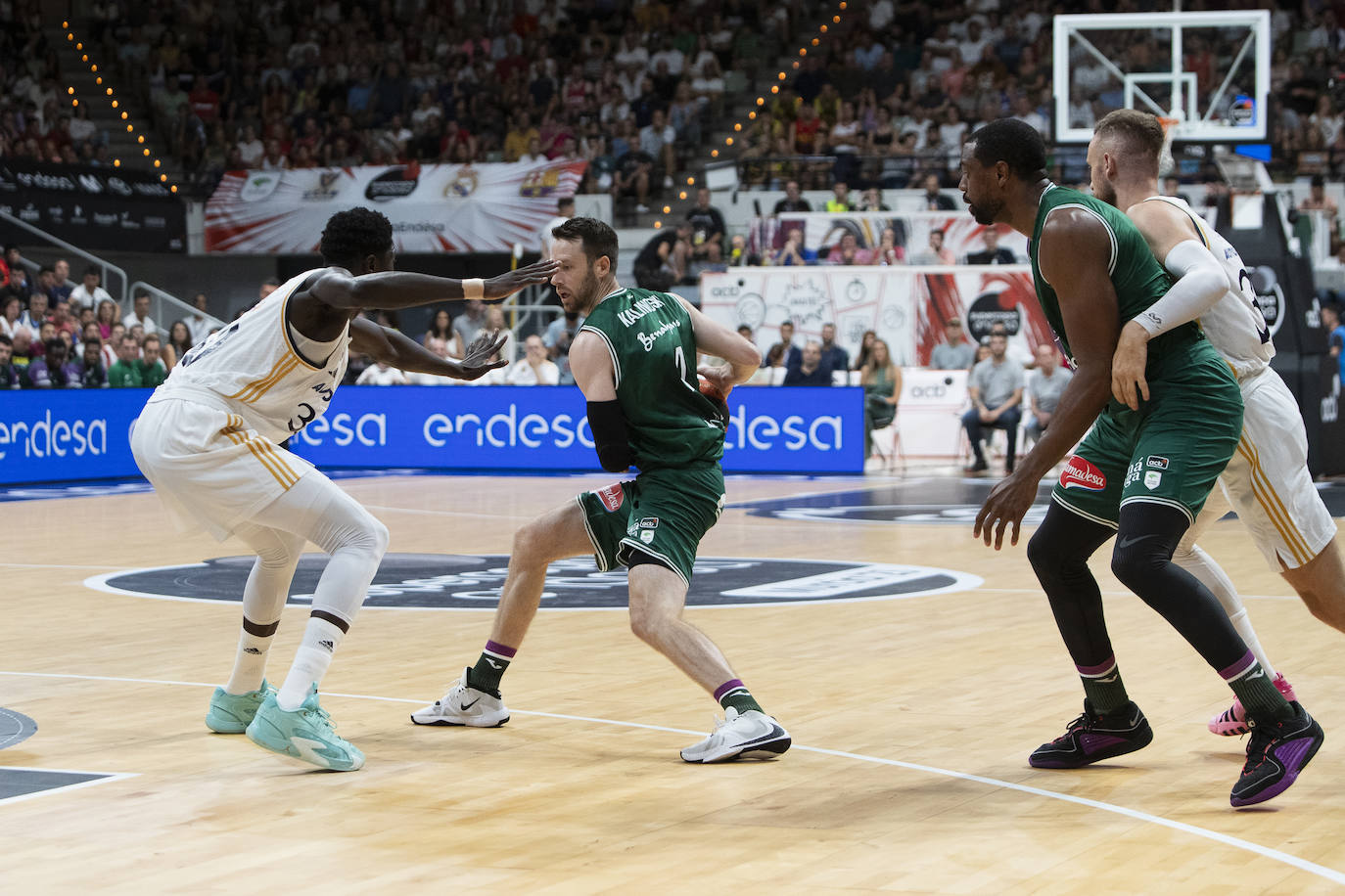 Final de la Supercopa Endesa: el Unicaja-Real Madrid, en imágenes
