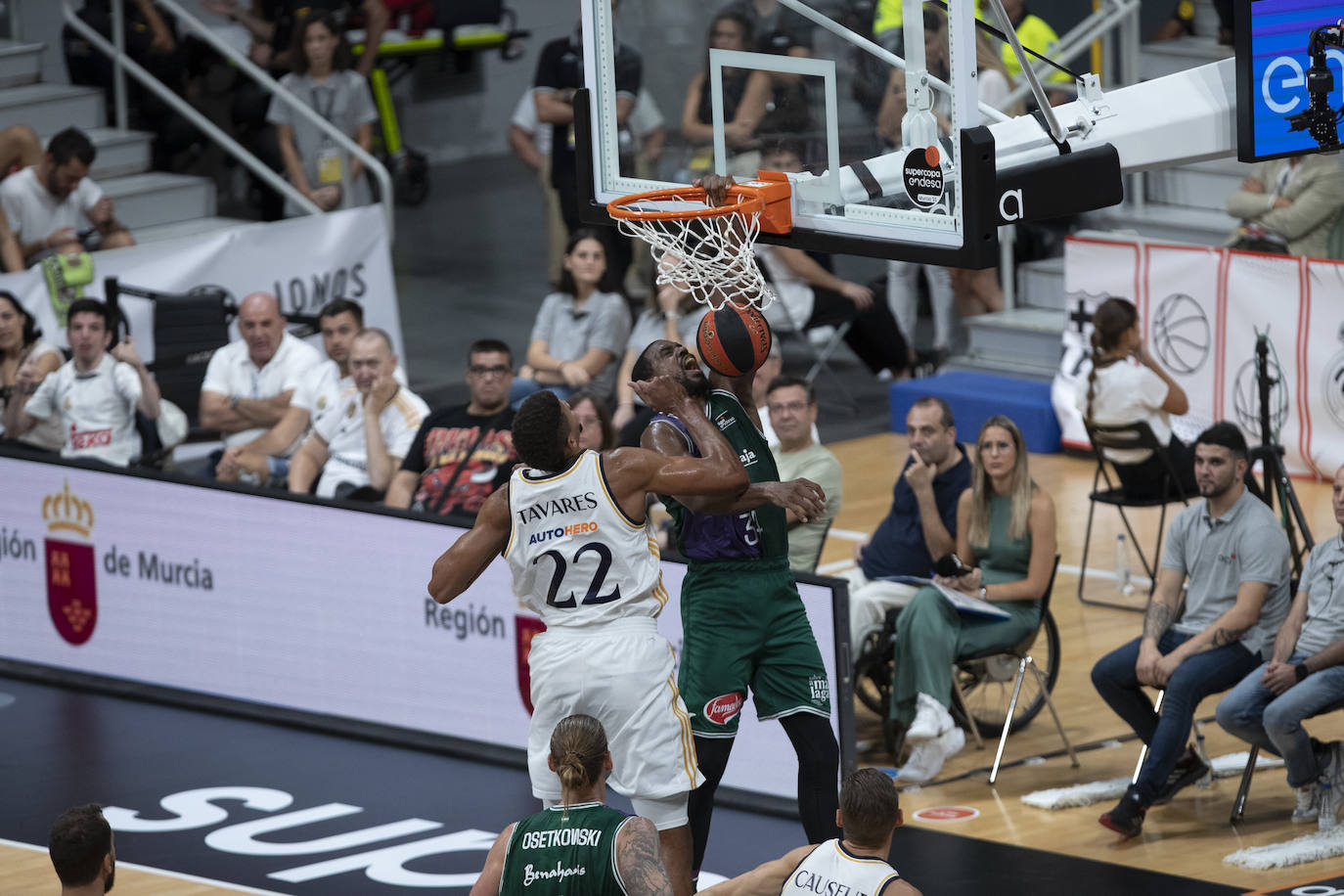 Final de la Supercopa Endesa: el Unicaja-Real Madrid, en imágenes