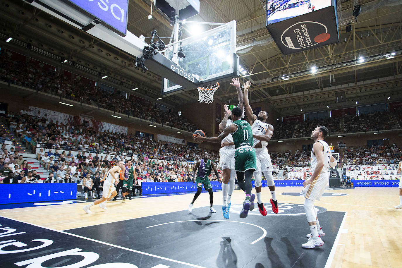 Final de la Supercopa Endesa: el Unicaja-Real Madrid, en imágenes