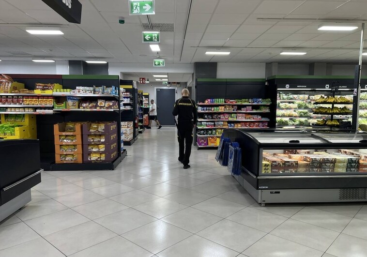 Los supermercados refuerzan la seguridad en el interior de los locales para evitar hurtos
