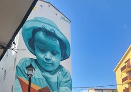 'Niña con barco', primer mural de Mon Devane en El Boquetillo.