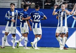 Iván Jaime, a la izquierda de la imagen, celebrando un gol con sus compañeros.
