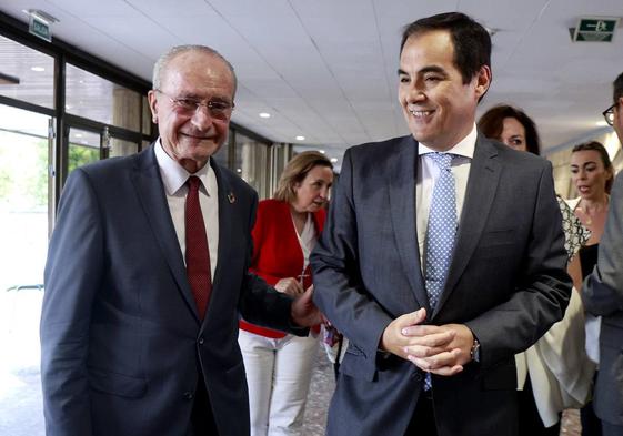 El alcalde de Málaga, Francisco de la Torre, con José Antonio Nieto, consejero de Justicia, en una reciente visita a la capital.