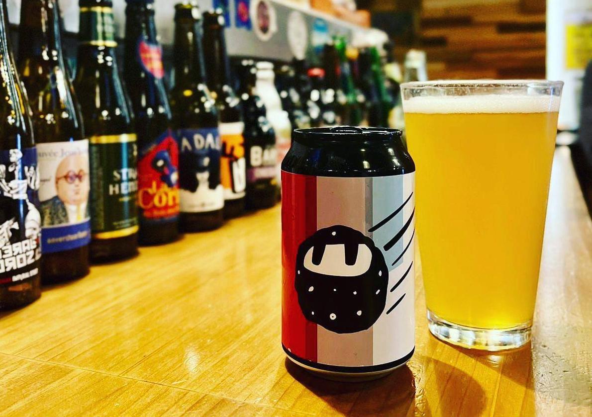 Imagen principal - Cervezas de Bonvivant, que además de ser fábrica cuenta con su propio restaurante y beer tap. La reina del Soho, la cerveza propia de El rincón del Cervecero del Soho. Caminito del Rey, de Cervezas Gaitanejo