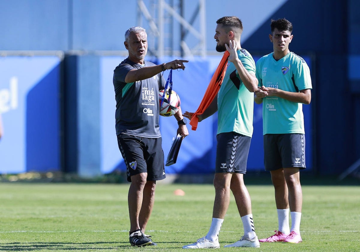 Sergio Pellicer, Genaro e Izan Merino, en un entrenamiento.