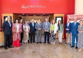 Representantes de la CEA y UGT-A en la reunión mantenide hoy en la sede de la patronal andaluza en Sevilla.